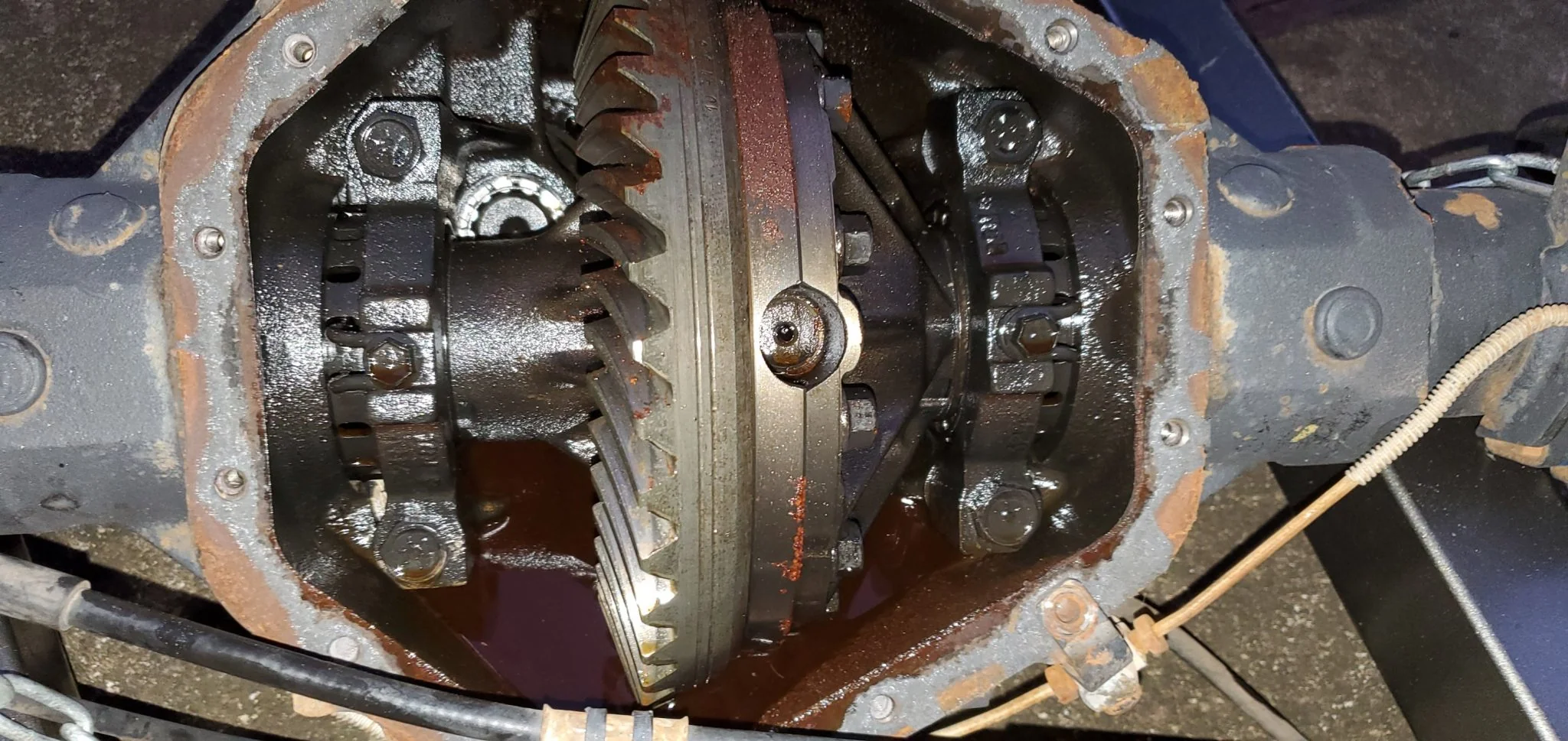 Inspecting the new 14 bolt FF.