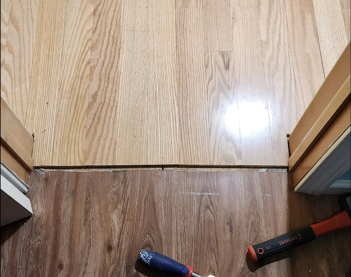 Picture showing nice clean, straight line of wood flooring