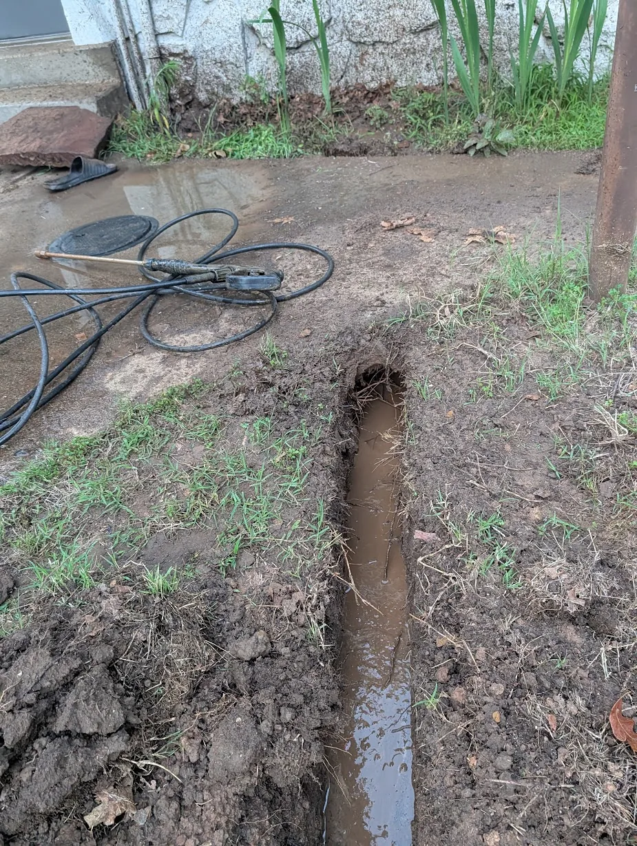 Trench filled with water during boring