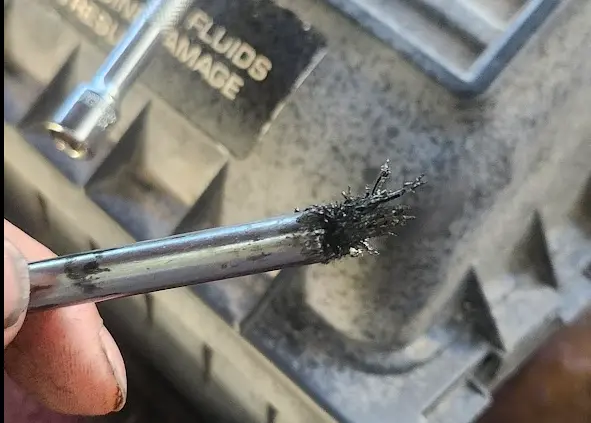 Image showing even more metal shavings sticking to the pen magnet