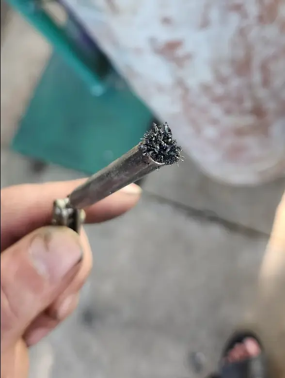 Picture showing metal shavings attracted to the pen magnet