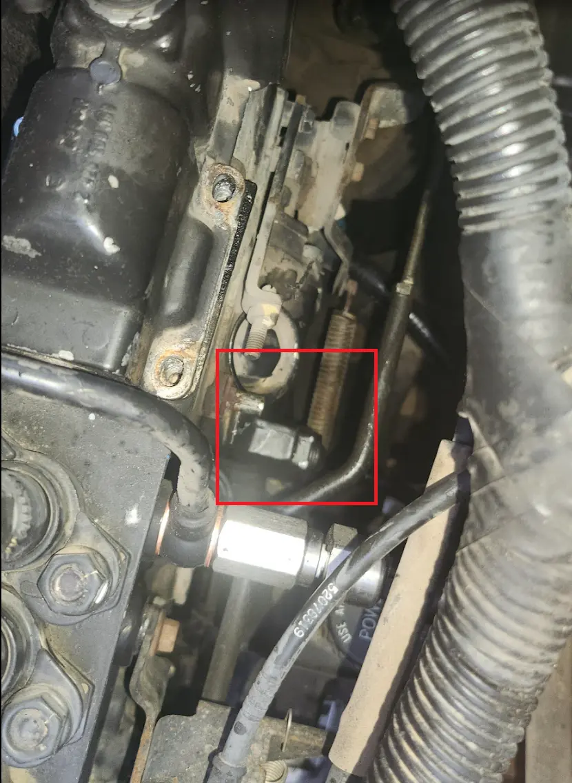 Picture of the timing pin cover on the right side of the P-Pump
