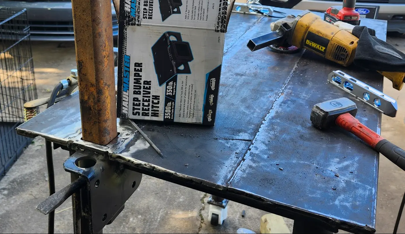Vertical hitch welded into plate