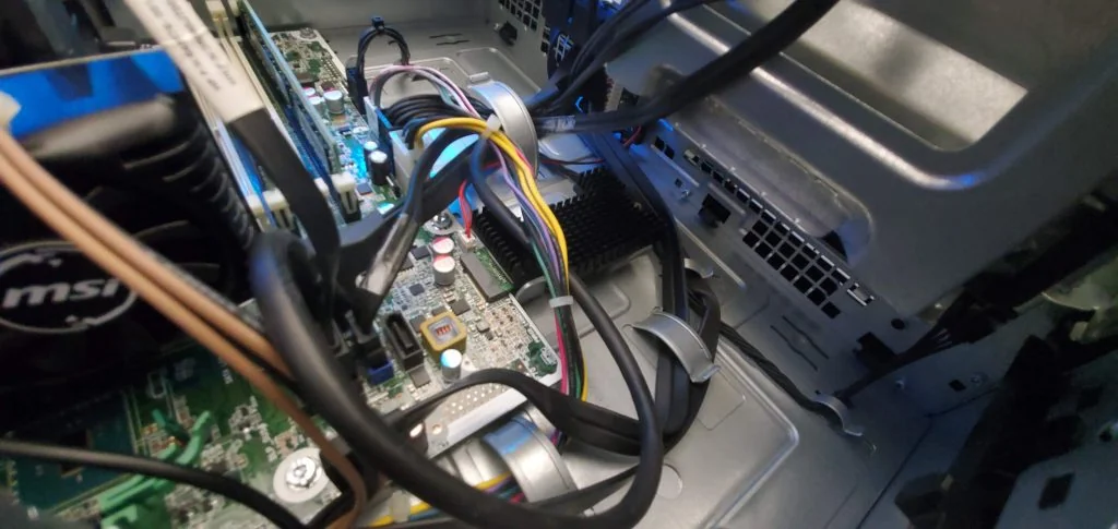 Showing the NVMe ssd hidden away inside the chassis.